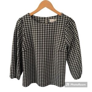 Everleigh Black and Gray Houndstooth Checkered 3/4 Balloon Sleeves Top in Size M